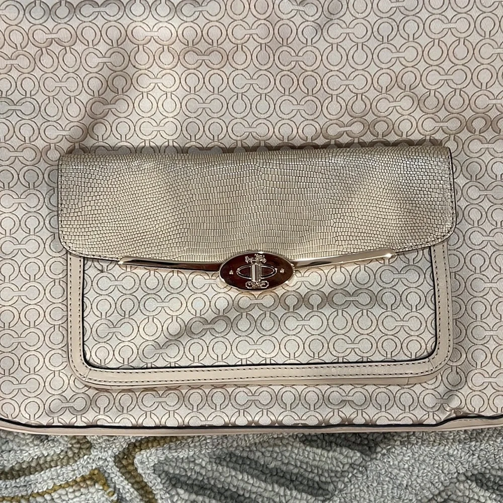 💕 Coach NWOT beige gold top handle satchel x large bag nice 💕